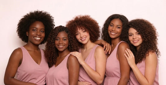 Les cheveux texturés : comprendre leurs besoins pour révéler toute leur beauté